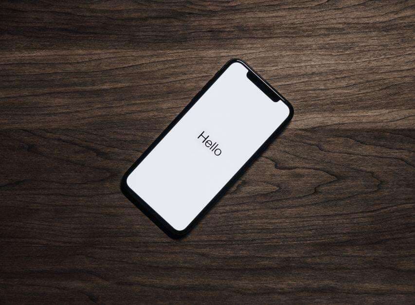Smartphone che mostra messaggi SMS, concetto di recupero messaggi cancellati